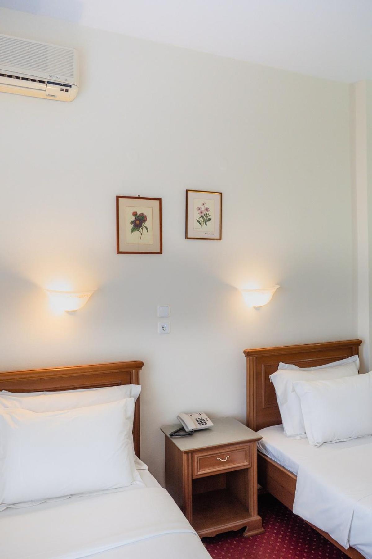 Hotel Elena Larissa Quarto foto